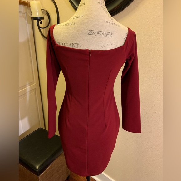 LN LULUS BURGUNDY FLATTERING BODYCON FIT DRESS. SQUARE NECKLINE, LONG SLEEVES, - Picture 4 of 13